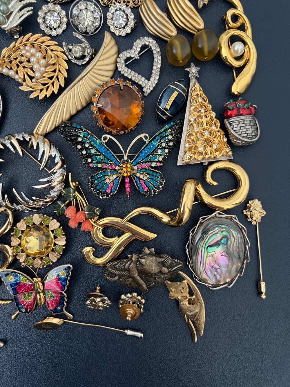 Vintage to modern Bundle Brooches and Earrings lot, Set - Picture 6 of 6